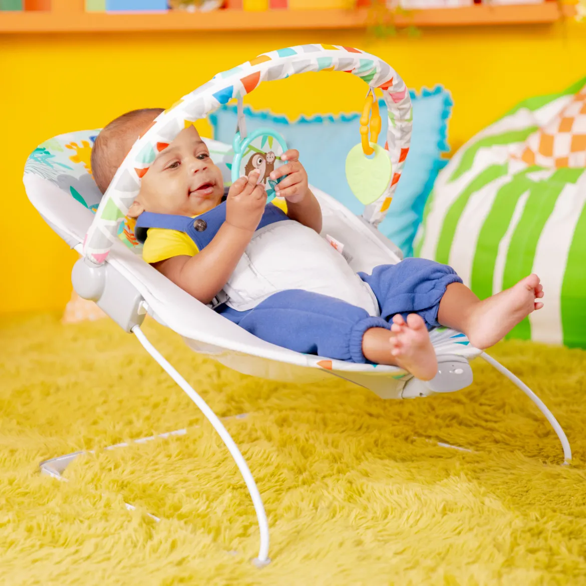 Safari Fun Vibrating Bouncer with Toy Bar